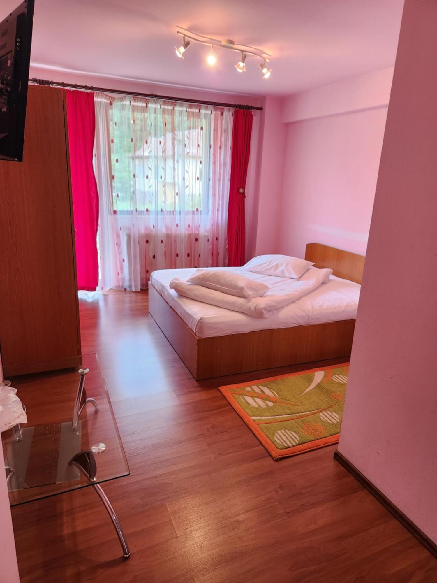 Vila Dolly Hotel บุชเตนี ภายนอก รูปภาพ